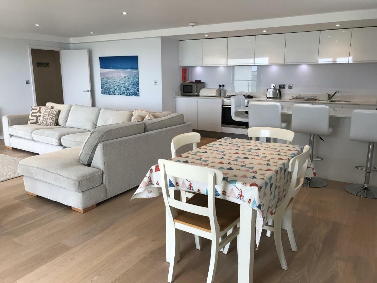 6 Ocean Gate Apartment New Quay Exteriör bild